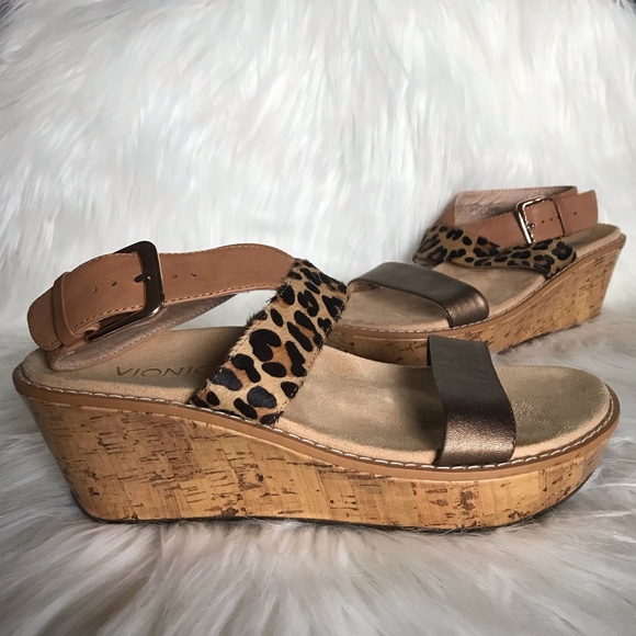 vionic platform sandals
